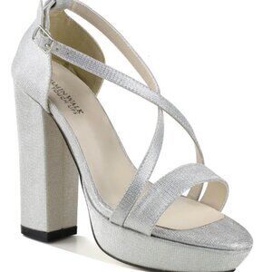 NEW IN BOX Benjamin Walk Chloe Sandals Silver Size 7M